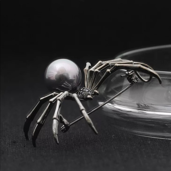 🔥Restock- Black Pearl Spider Brooch - Picture 2 of 7